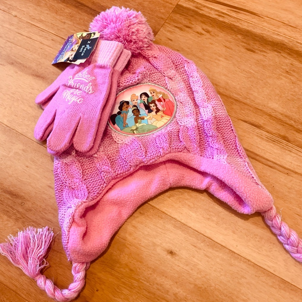 NWT Disney Princess Kid’s Winter Hat and Gloves Set
